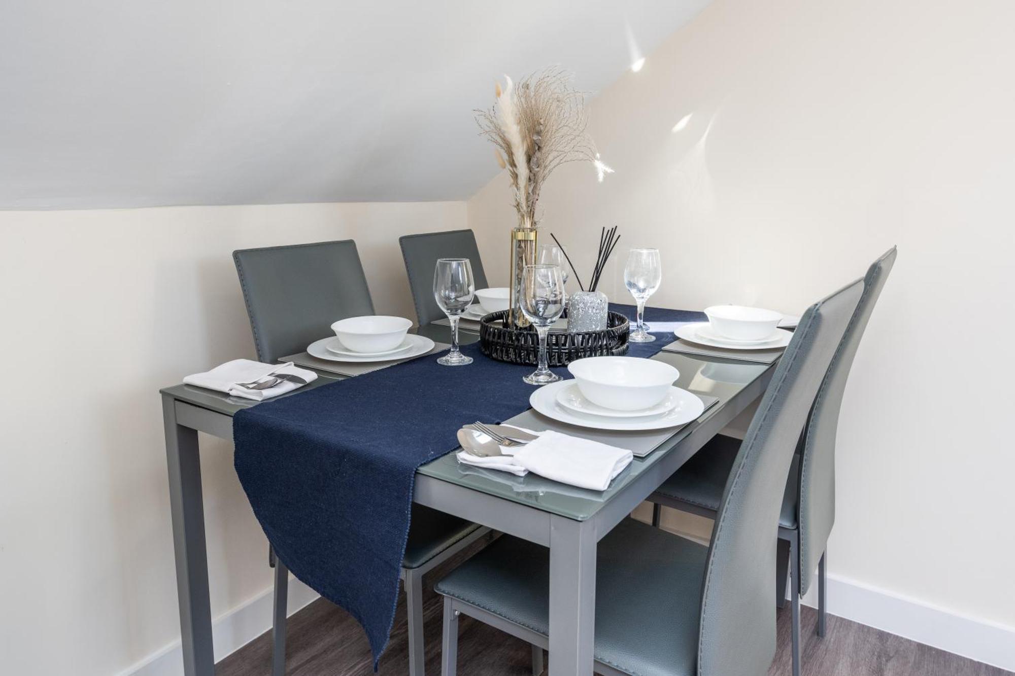 Spacious Centre Penthouse Gem - Cathedral Views! *